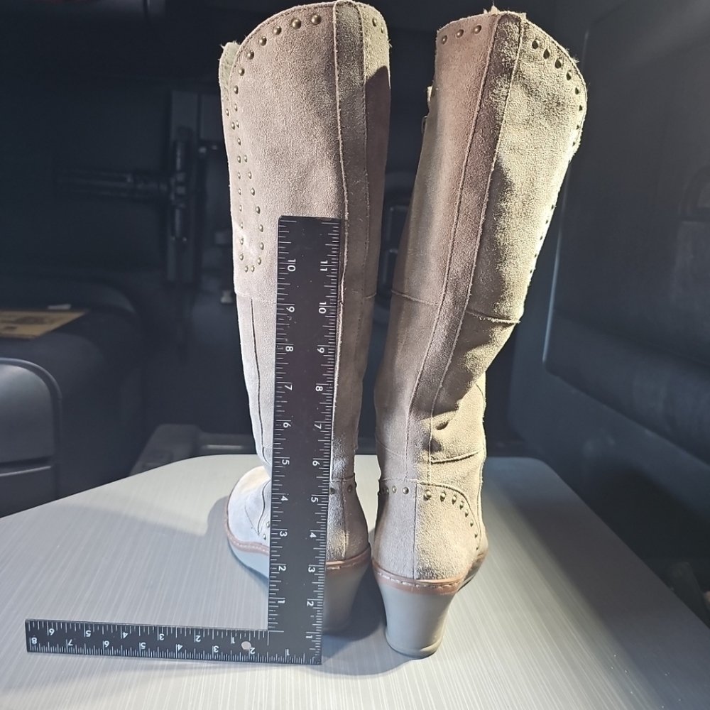 Baretraps Onessa Taupe Studded Suede Snow Boot Women's 8M Excellent Pre-Owned - Picture 6 of 12